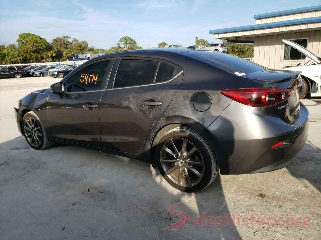 3MZBN1W33JM164632 2018 MAZDA 3