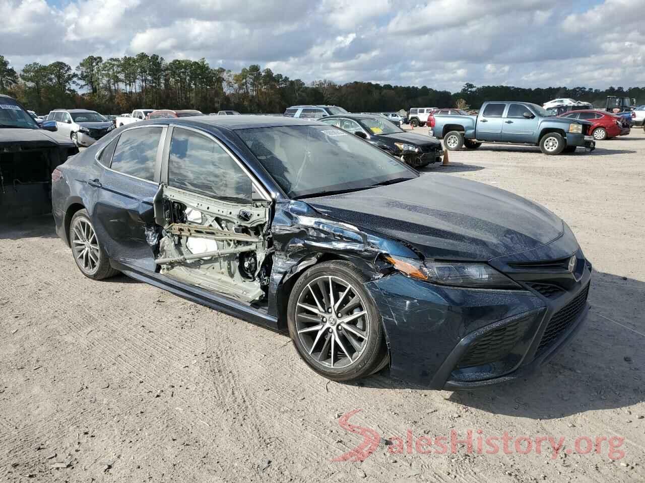 4T1G11AK8MU560716 2021 TOYOTA CAMRY