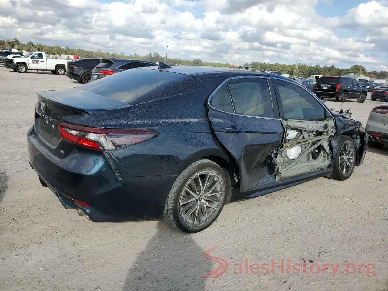 4T1G11AK8MU560716 2021 TOYOTA CAMRY