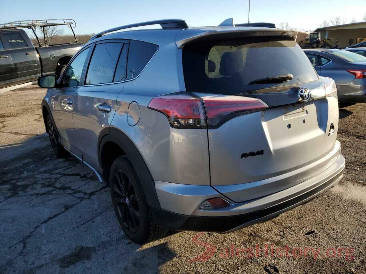 2T3RFREV8JW853533 2018 TOYOTA RAV4