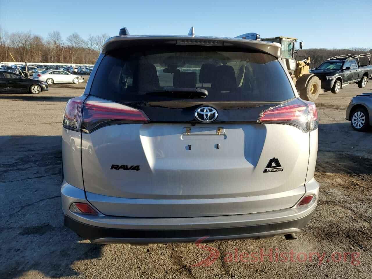 2T3RFREV8JW853533 2018 TOYOTA RAV4