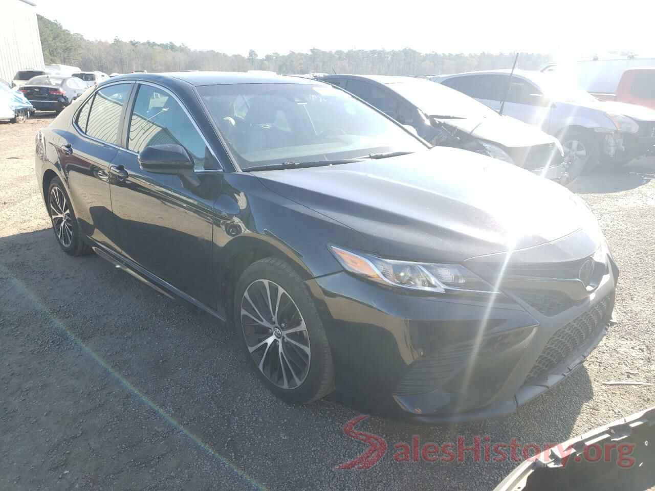 4T1B11HK7JU620559 2018 TOYOTA CAMRY