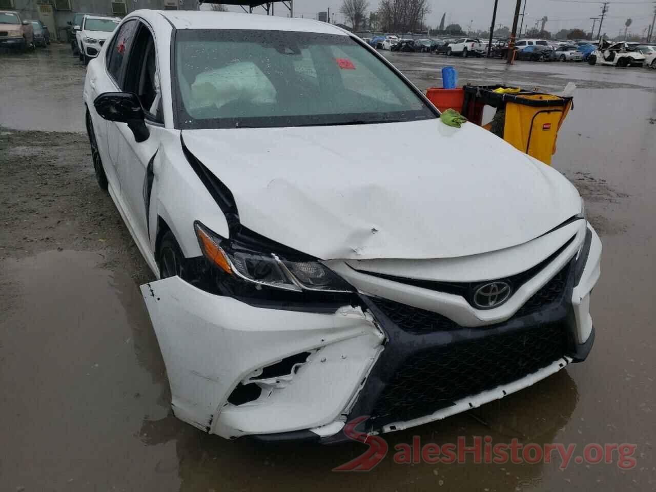 4T1B11HK5JU588629 2018 TOYOTA CAMRY