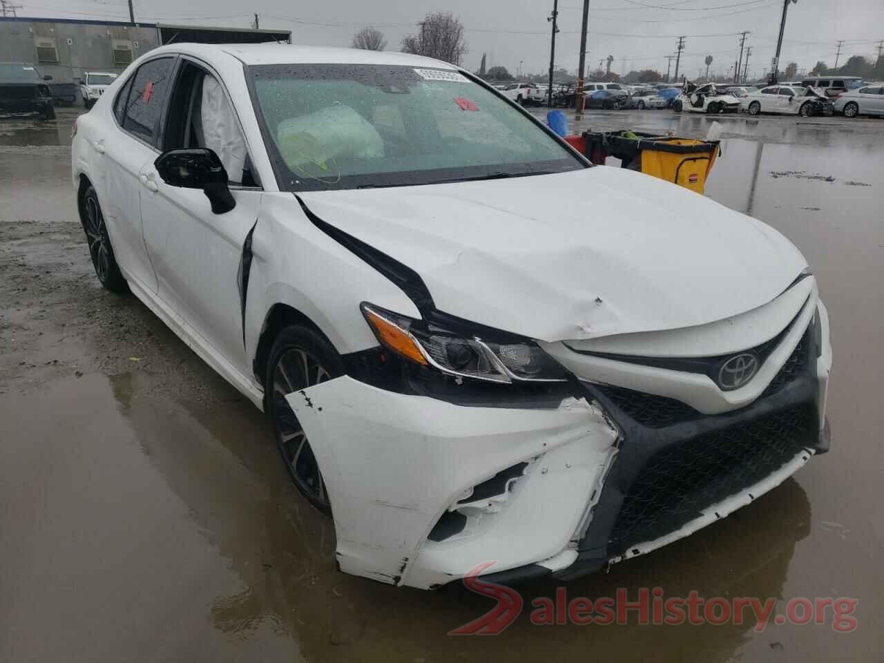 4T1B11HK5JU588629 2018 TOYOTA CAMRY