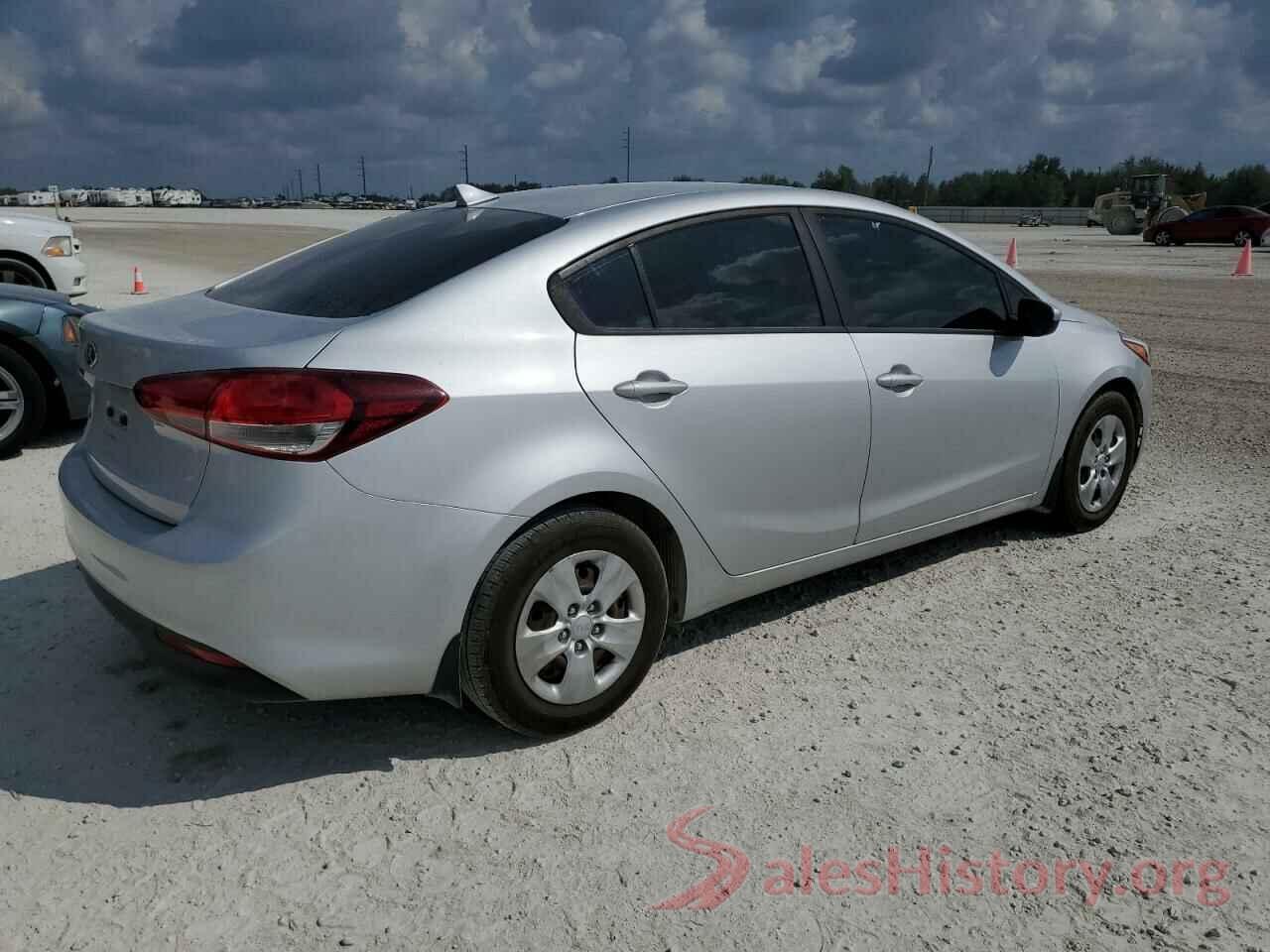 3KPFK4A79JE260235 2018 KIA FORTE