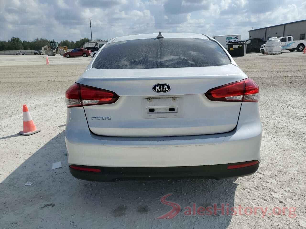 3KPFK4A79JE260235 2018 KIA FORTE