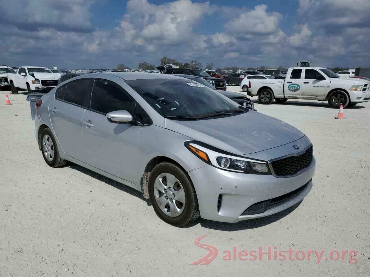 3KPFK4A79JE260235 2018 KIA FORTE