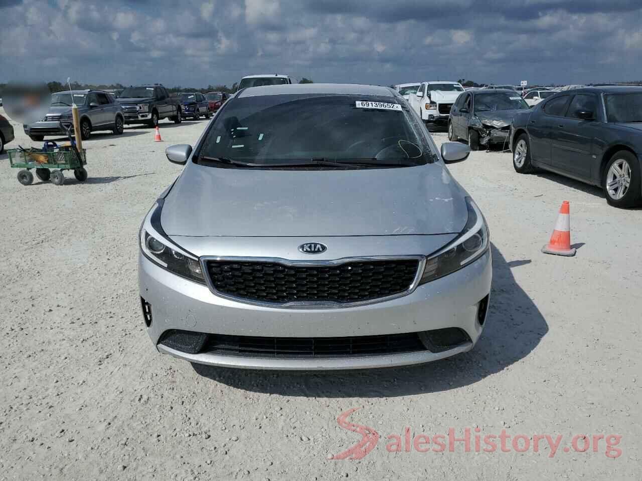 3KPFK4A79JE260235 2018 KIA FORTE