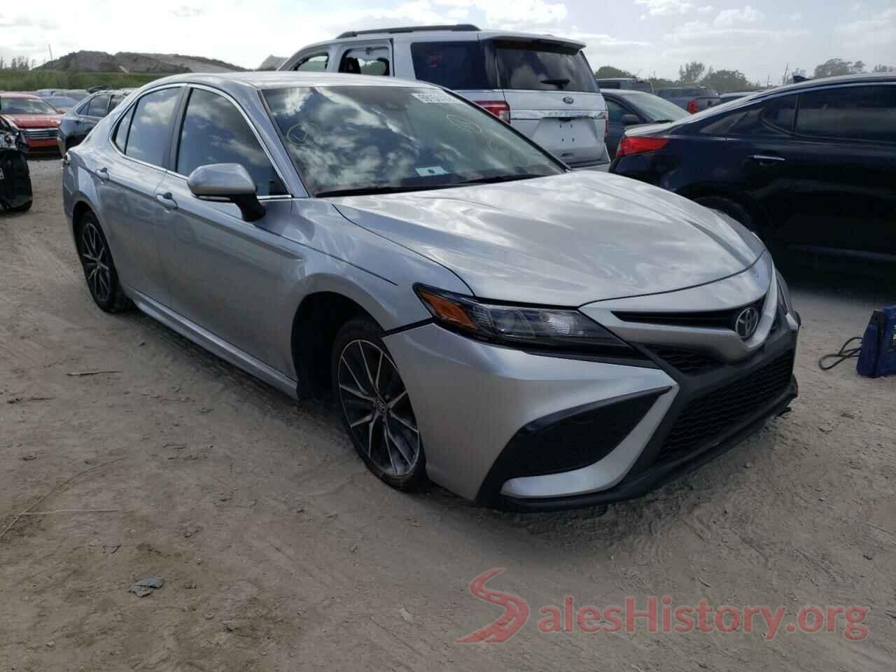 4T1G11AK5NU645661 2022 TOYOTA CAMRY