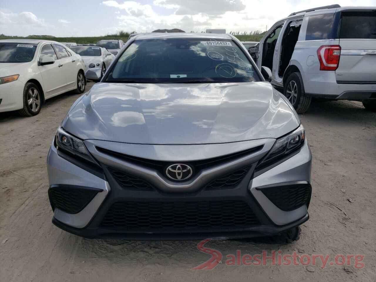 4T1G11AK5NU645661 2022 TOYOTA CAMRY