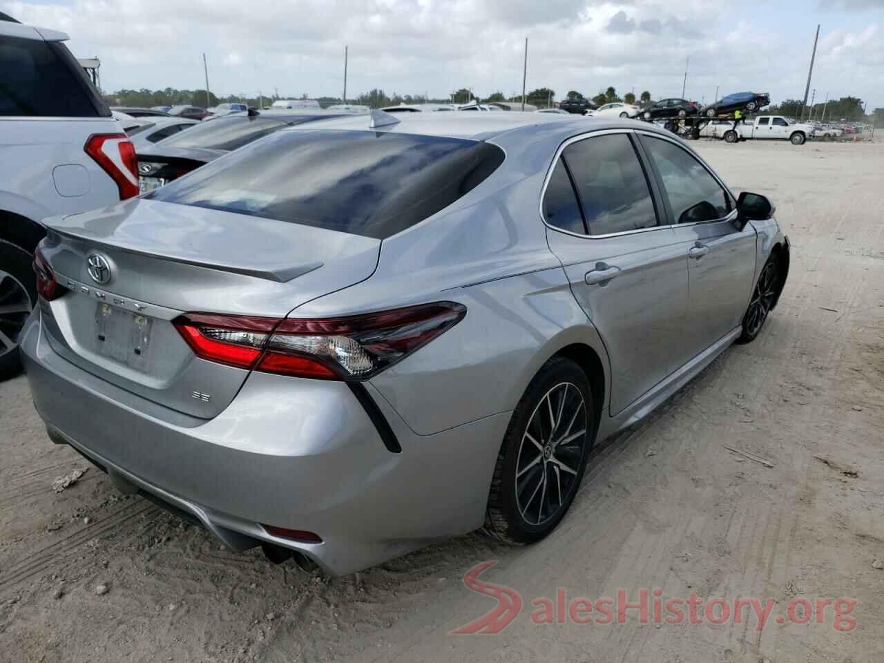 4T1G11AK5NU645661 2022 TOYOTA CAMRY