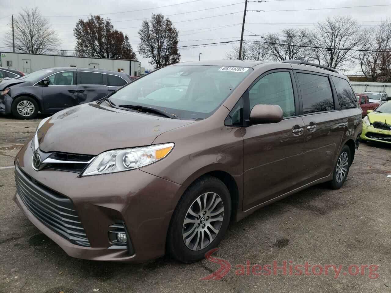 5TDYZ3DC9JS929018 2018 TOYOTA SIENNA