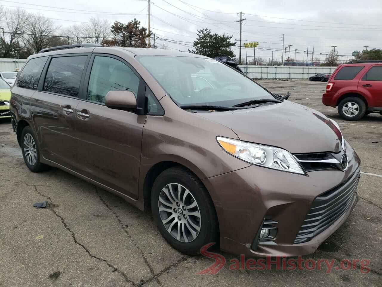 5TDYZ3DC9JS929018 2018 TOYOTA SIENNA