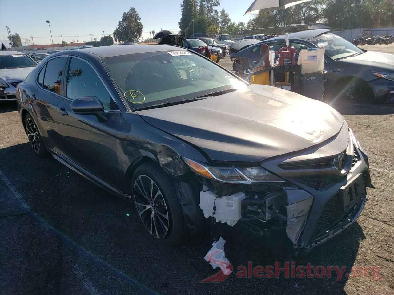 4T1B11HK1JU586215 2018 TOYOTA CAMRY