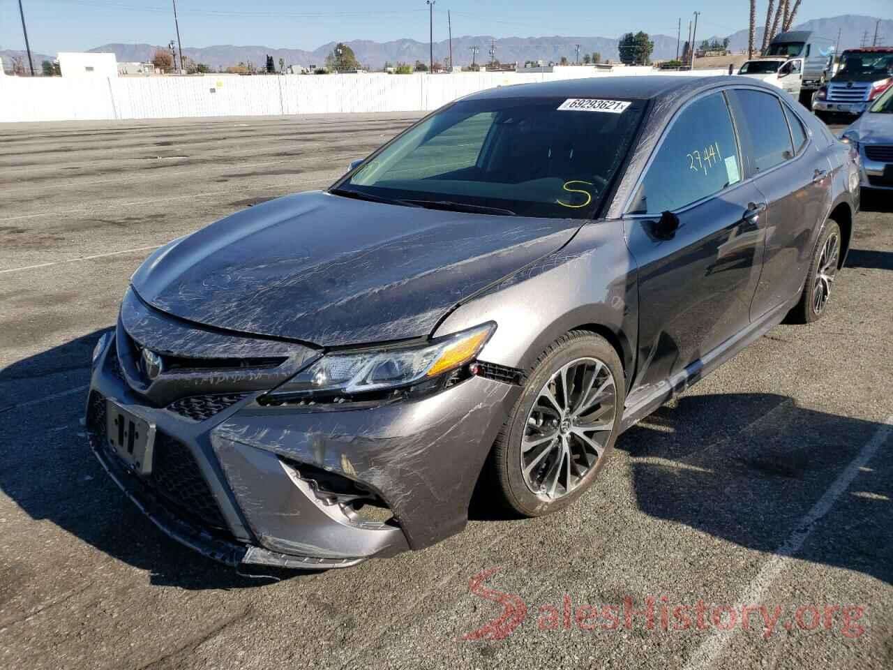 4T1B11HK1JU586215 2018 TOYOTA CAMRY