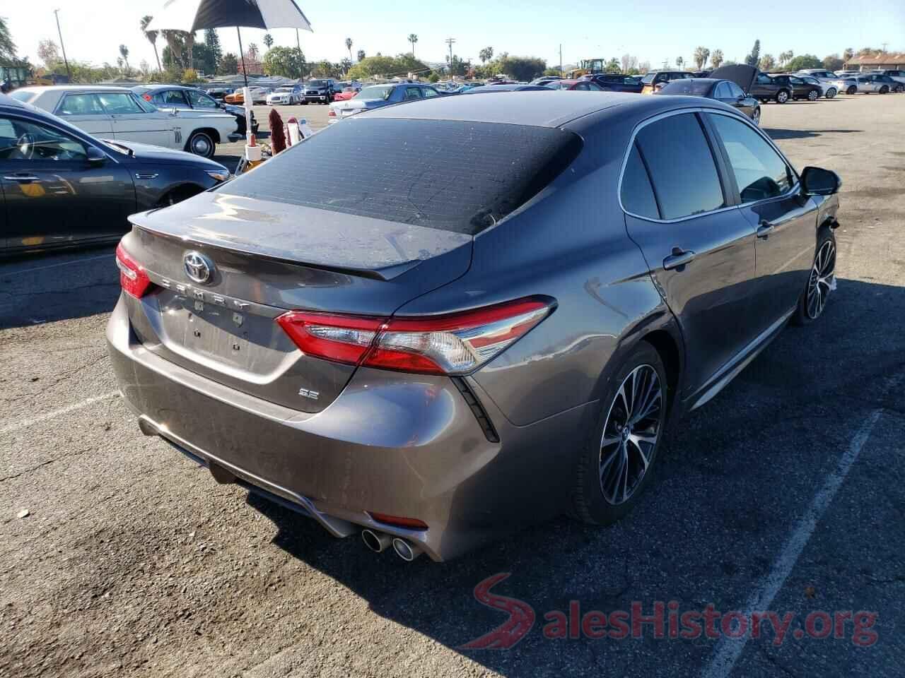 4T1B11HK1JU586215 2018 TOYOTA CAMRY