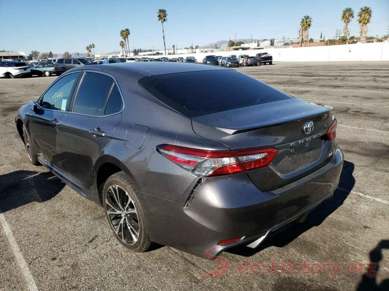 4T1B11HK1JU586215 2018 TOYOTA CAMRY