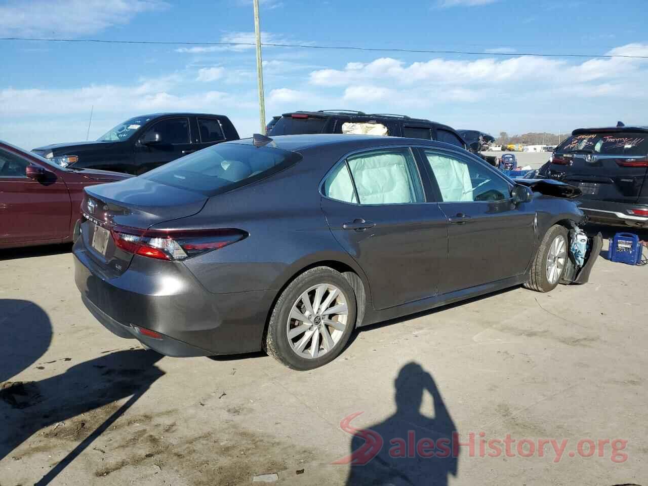 4T1C11AKXMU513752 2021 TOYOTA CAMRY