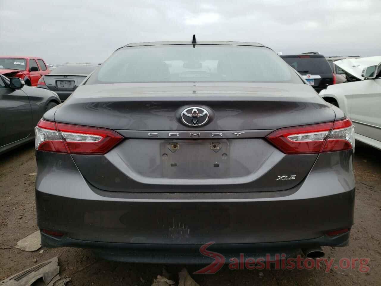 4T1B11HK5JU070696 2018 TOYOTA CAMRY