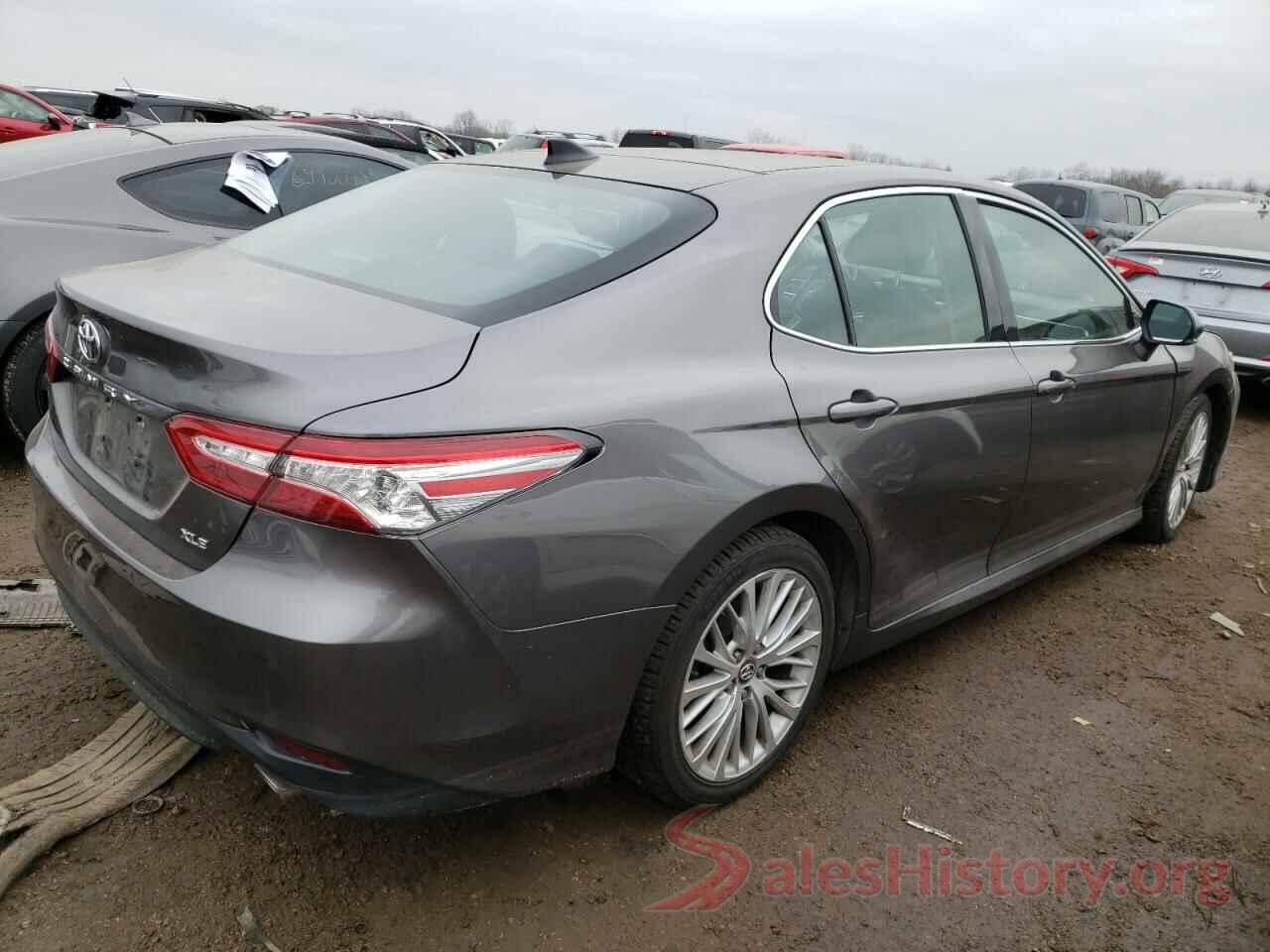 4T1B11HK5JU070696 2018 TOYOTA CAMRY