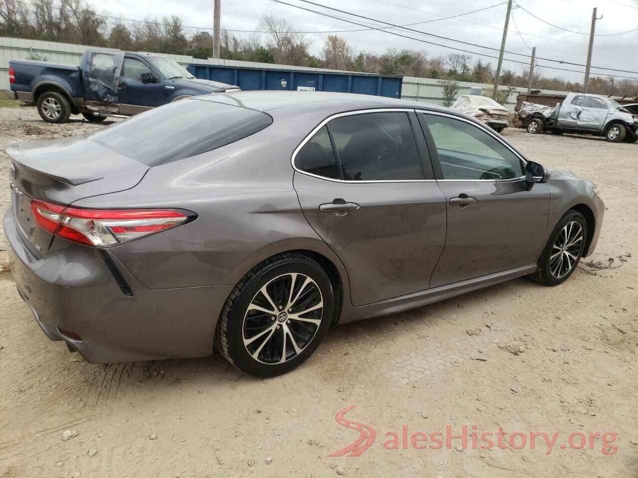 4T1B11HK9JU139180 2018 TOYOTA CAMRY