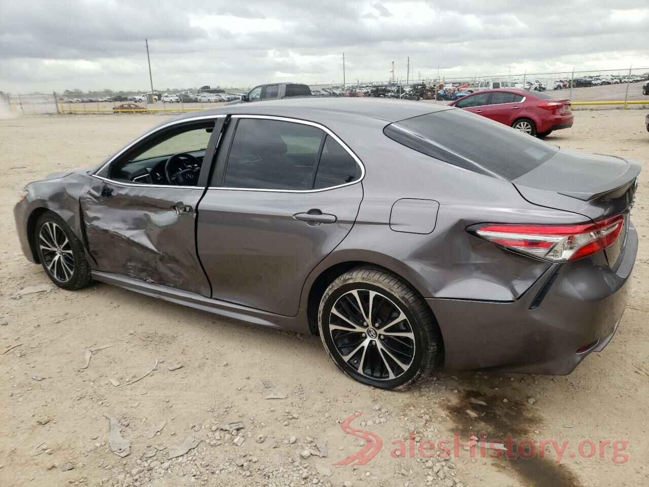 4T1B11HK9JU139180 2018 TOYOTA CAMRY