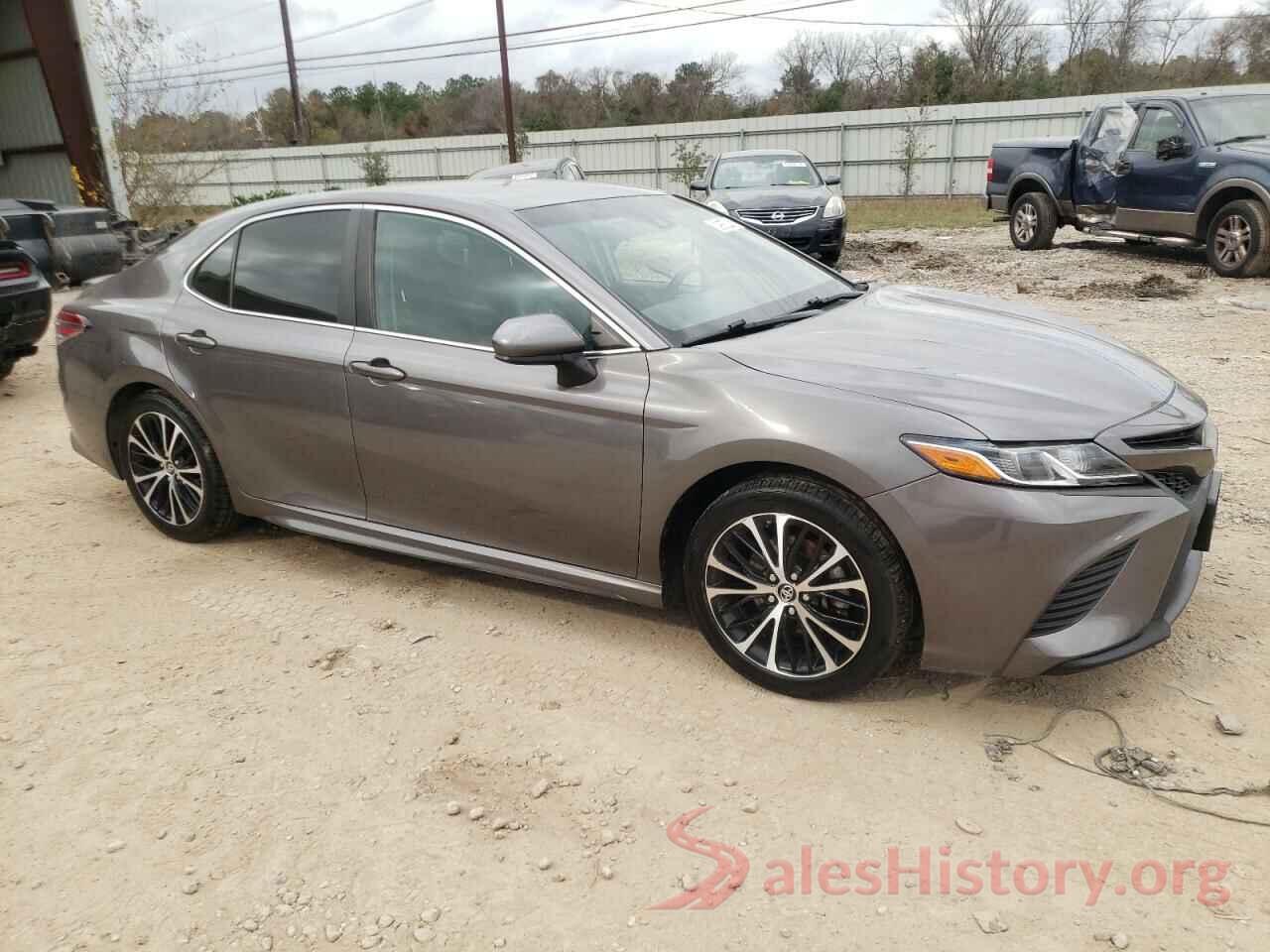 4T1B11HK9JU139180 2018 TOYOTA CAMRY