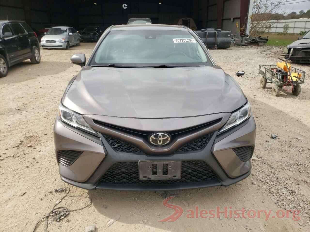 4T1B11HK9JU139180 2018 TOYOTA CAMRY