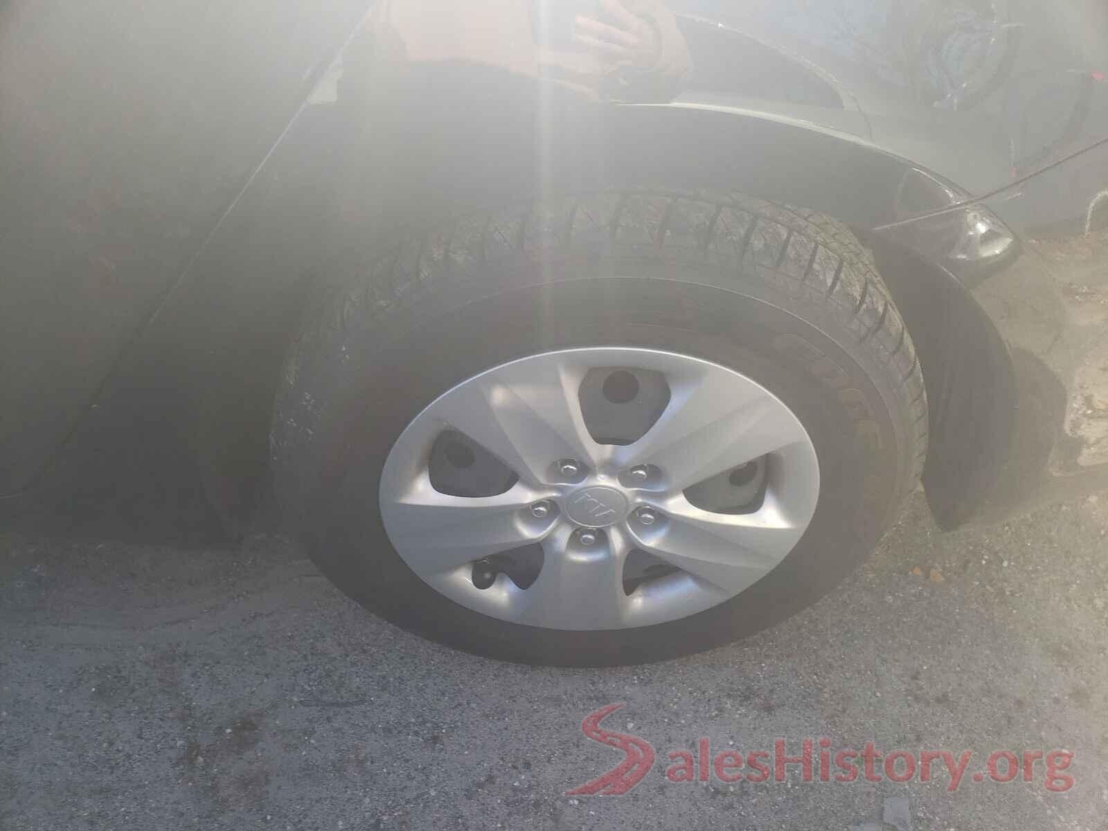 3KPFK4A76JE239584 2018 KIA FORTE