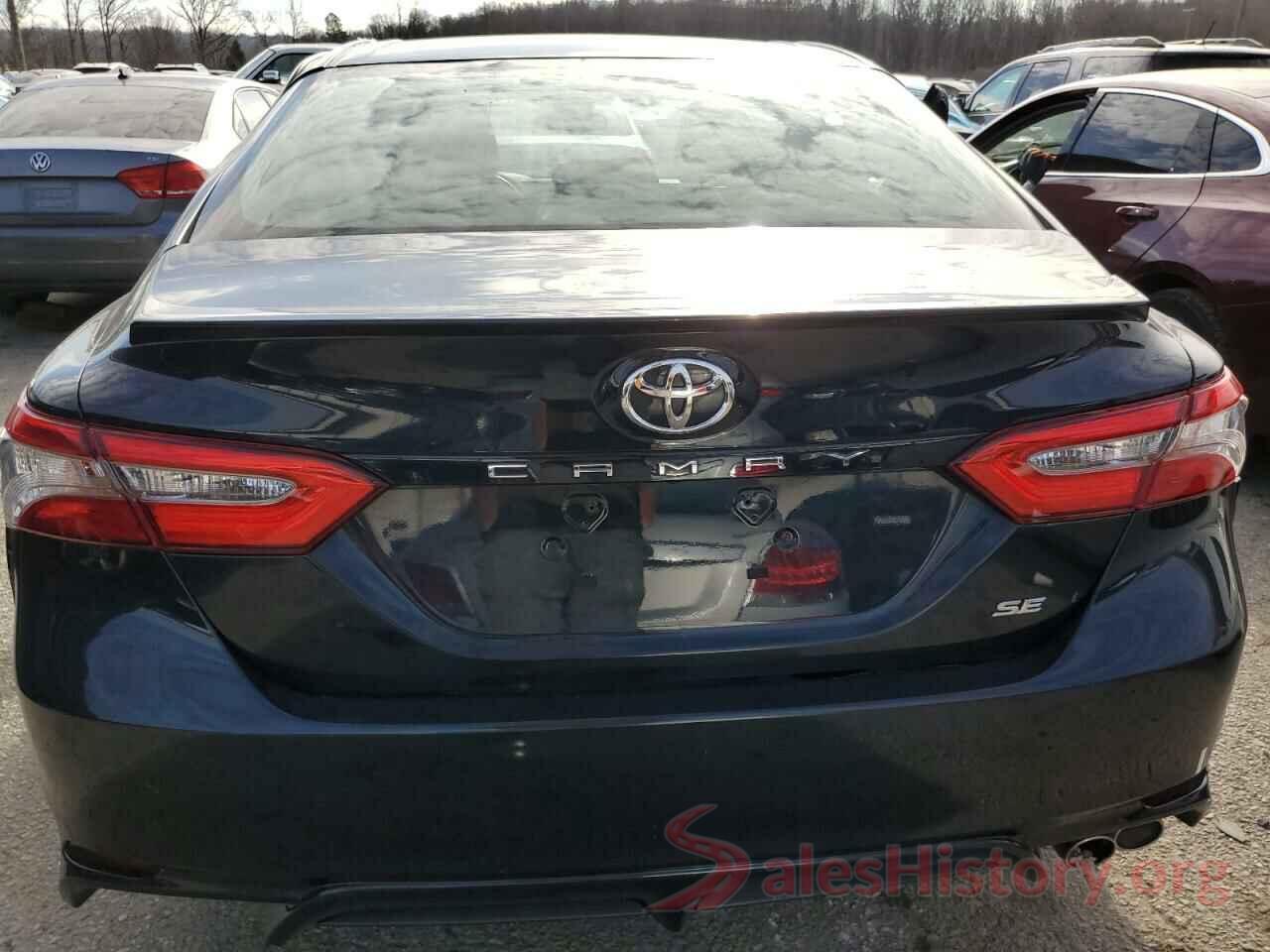 4T1B11HK1JU653704 2018 TOYOTA CAMRY