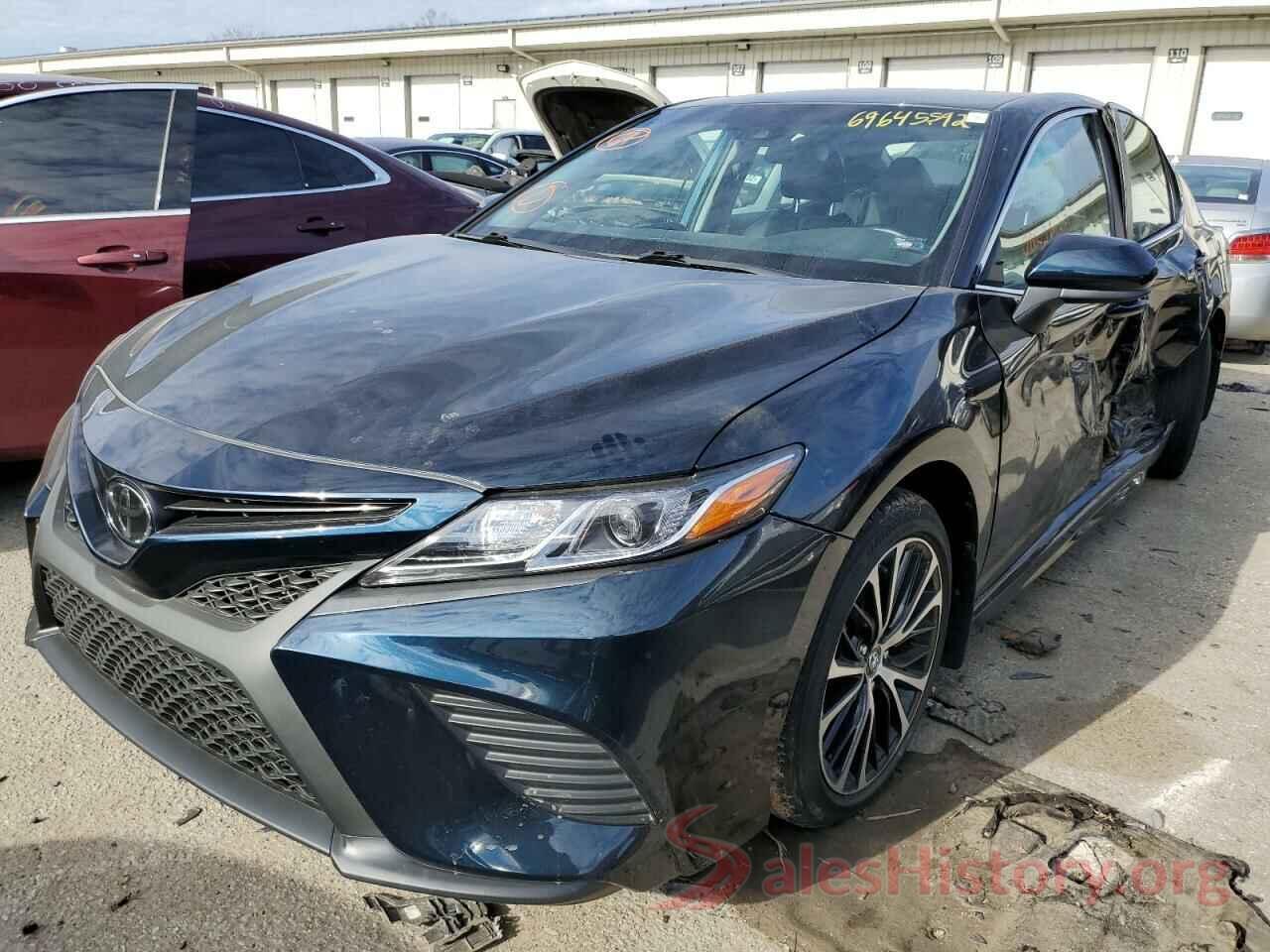 4T1B11HK1JU653704 2018 TOYOTA CAMRY