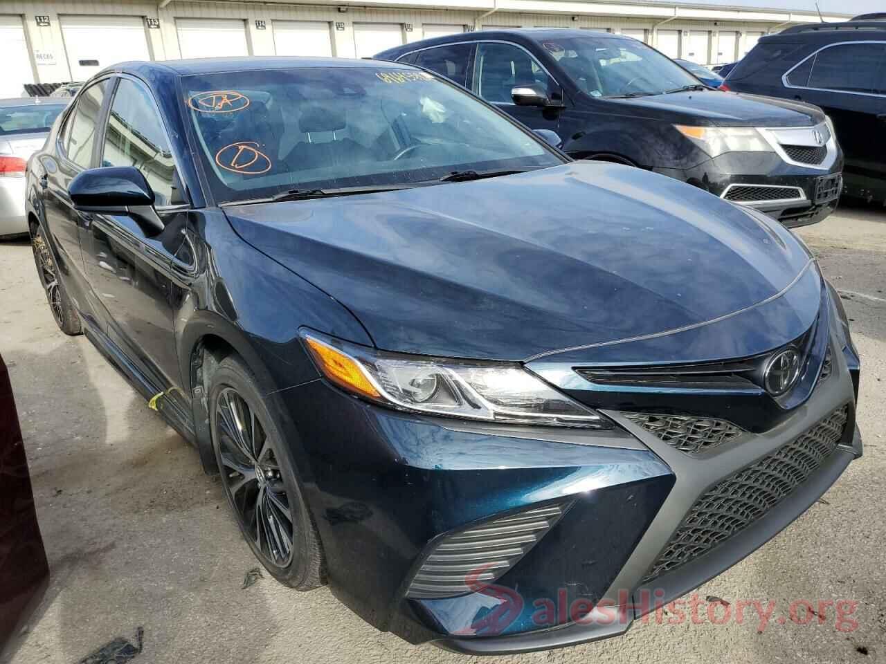 4T1B11HK1JU653704 2018 TOYOTA CAMRY