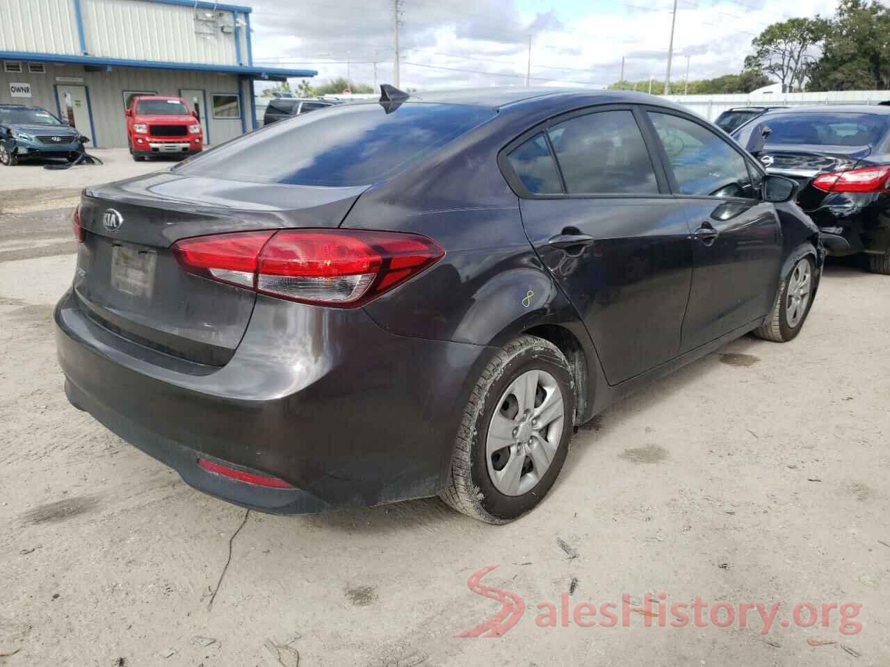 3KPFK4A71JE185613 2018 KIA FORTE