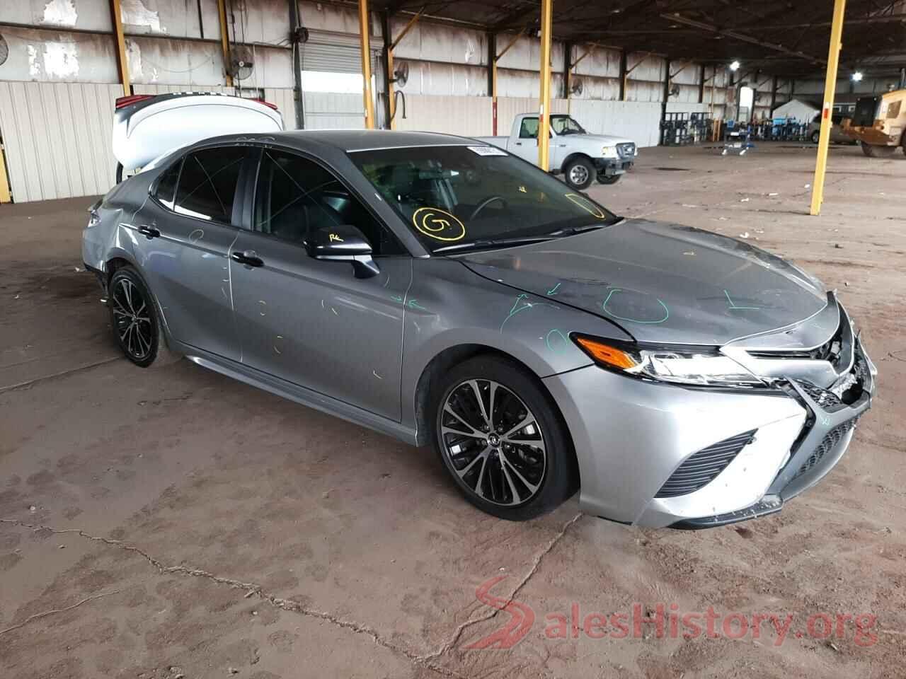 4T1B11HK5JU062081 2018 TOYOTA CAMRY