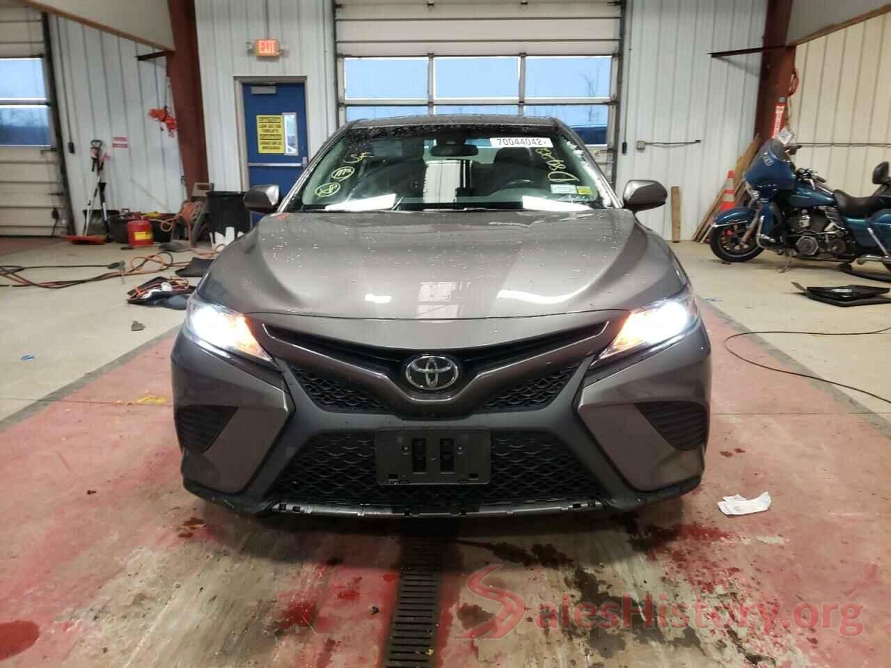 4T1B11HK5JU129522 2018 TOYOTA CAMRY