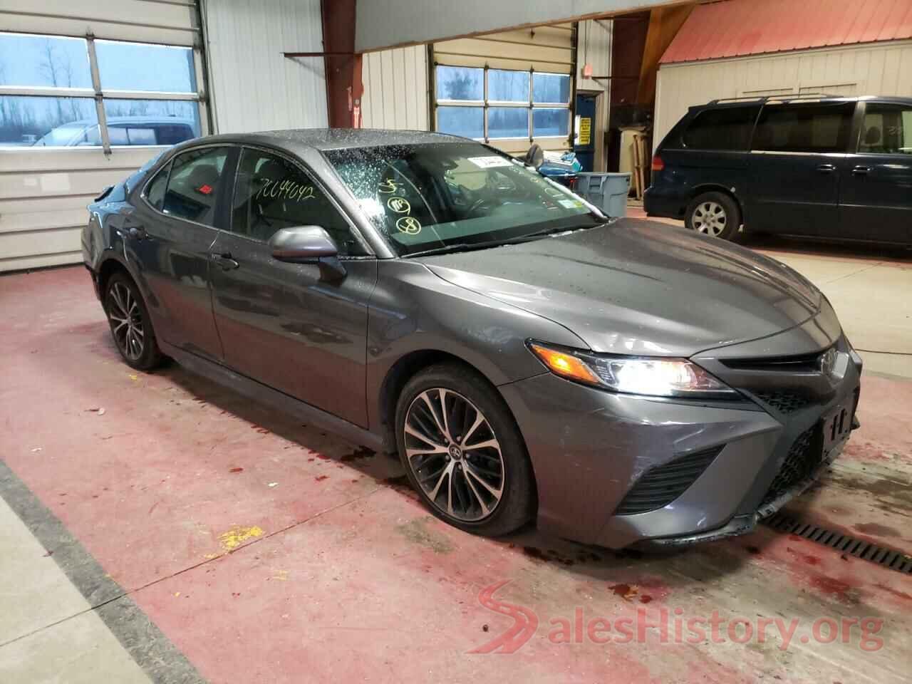 4T1B11HK5JU129522 2018 TOYOTA CAMRY