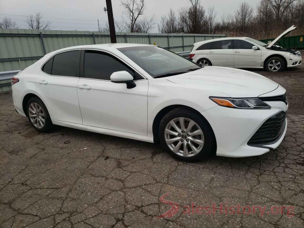 4T1B11HK7JU620982 2018 TOYOTA CAMRY