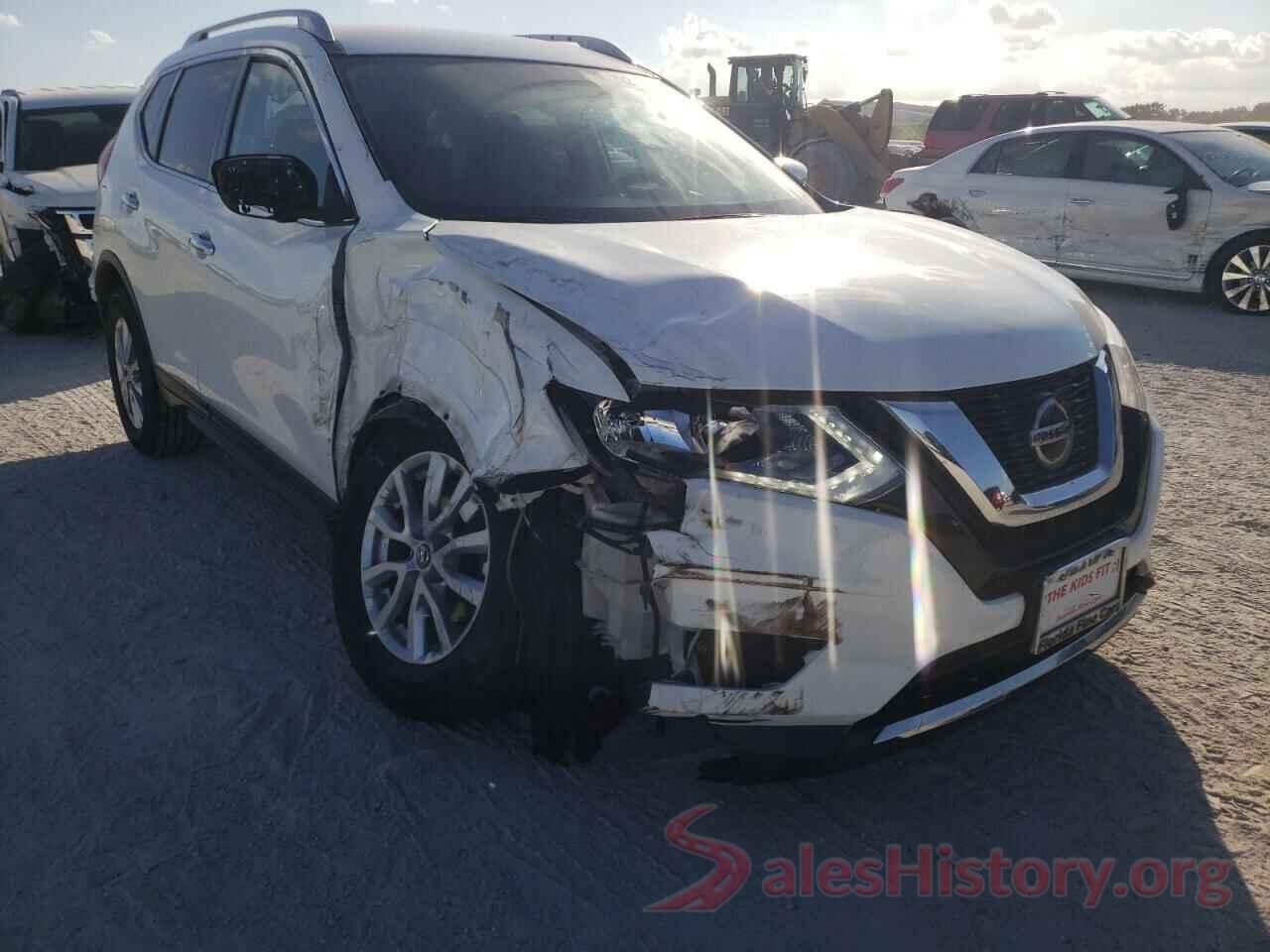 KNMAT2MV1JP555612 2018 NISSAN ROGUE