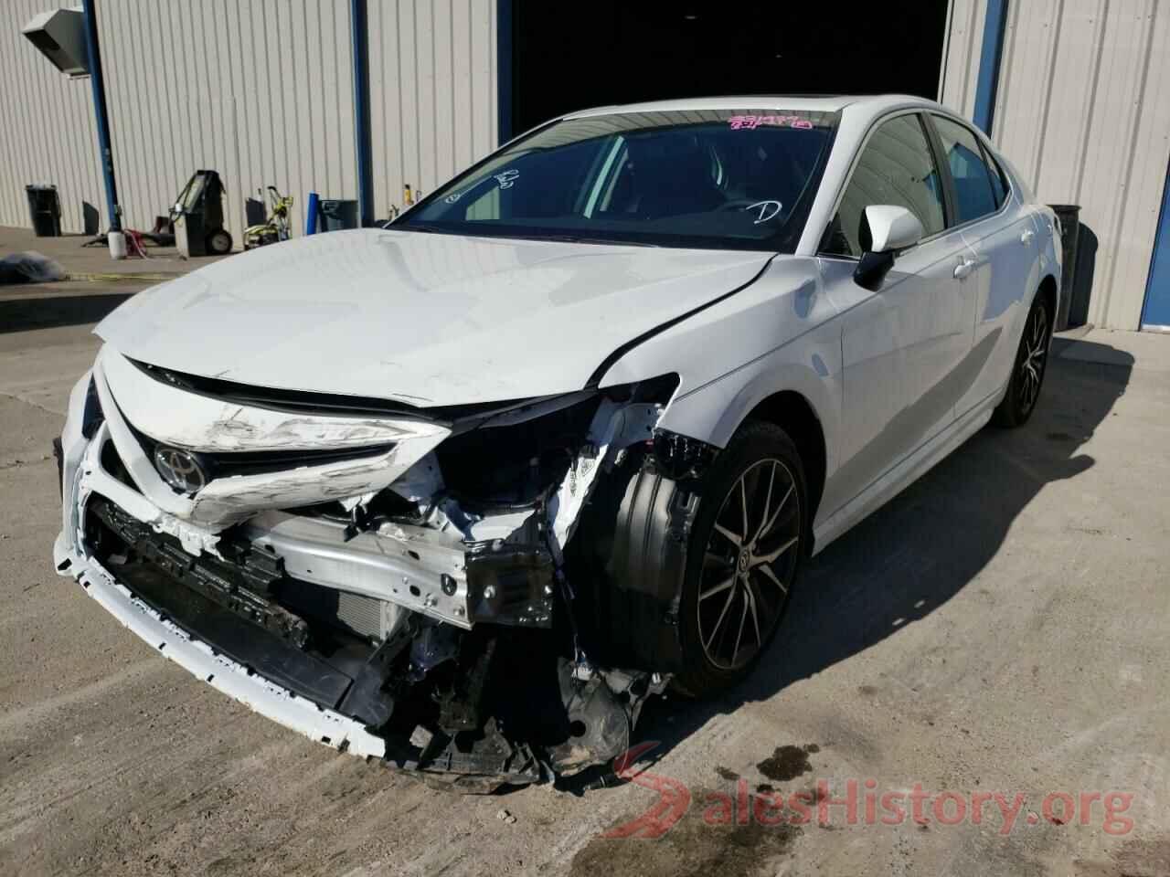 4T1T11AK2NU637113 2022 TOYOTA CAMRY