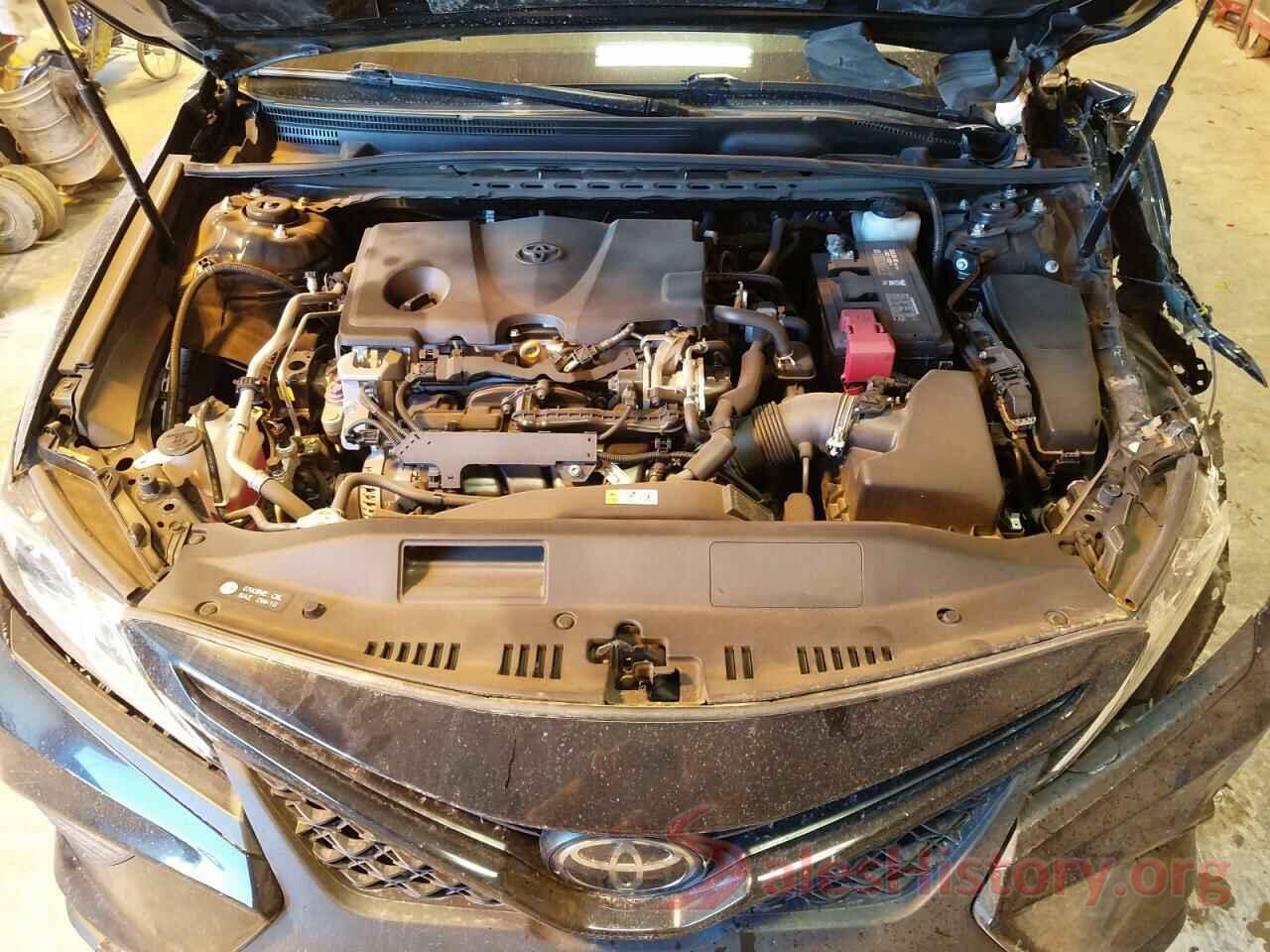 4T1B11HK9JU667088 2018 TOYOTA CAMRY