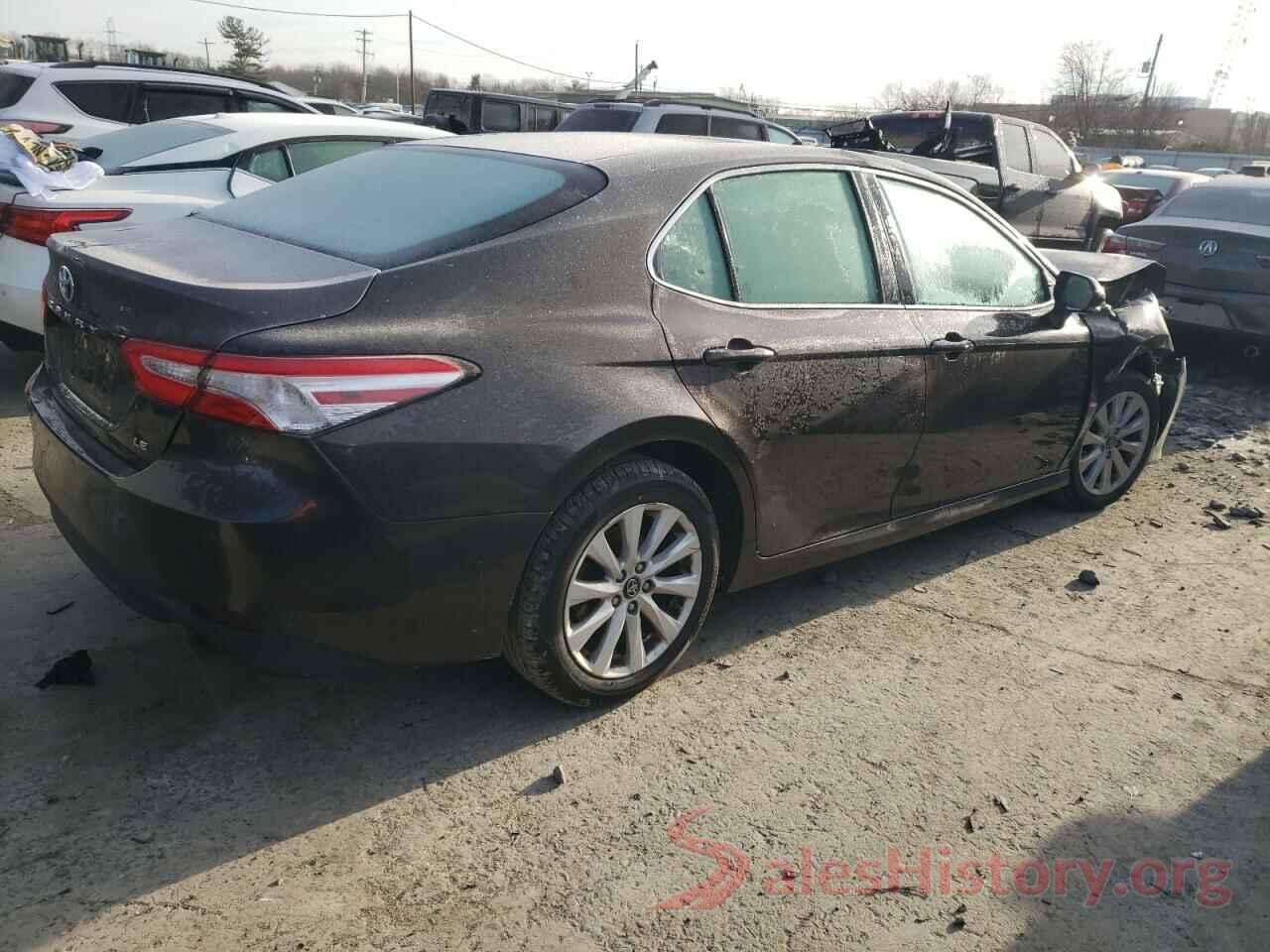 4T1B11HK2JU641058 2018 TOYOTA CAMRY