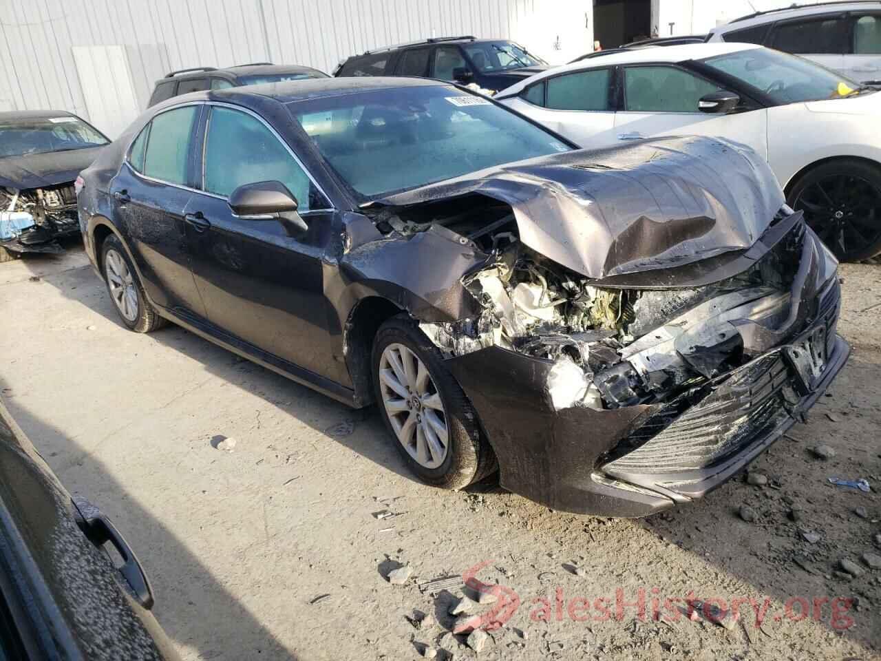 4T1B11HK2JU641058 2018 TOYOTA CAMRY