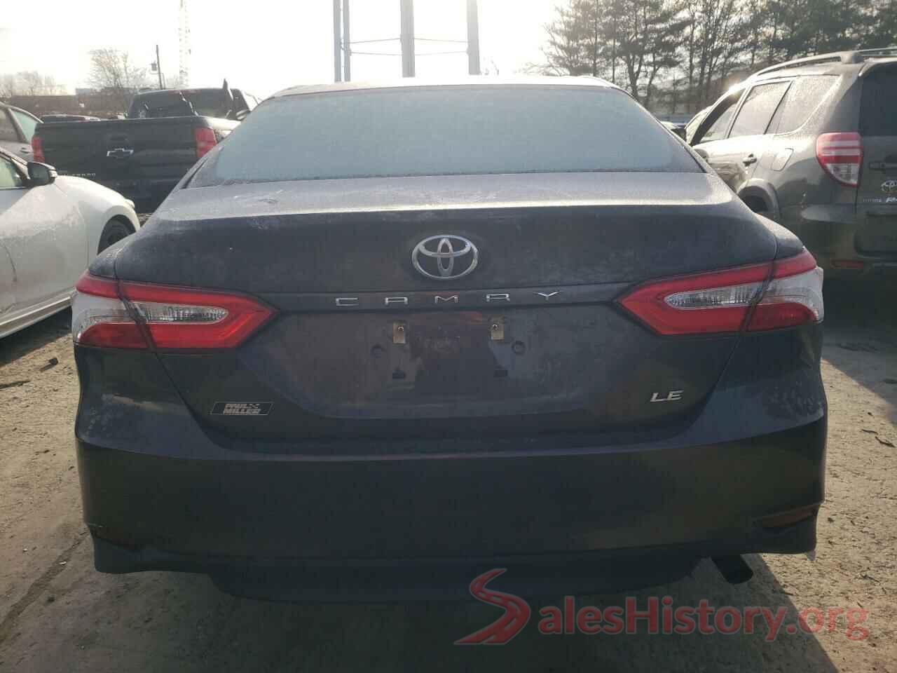 4T1B11HK2JU641058 2018 TOYOTA CAMRY