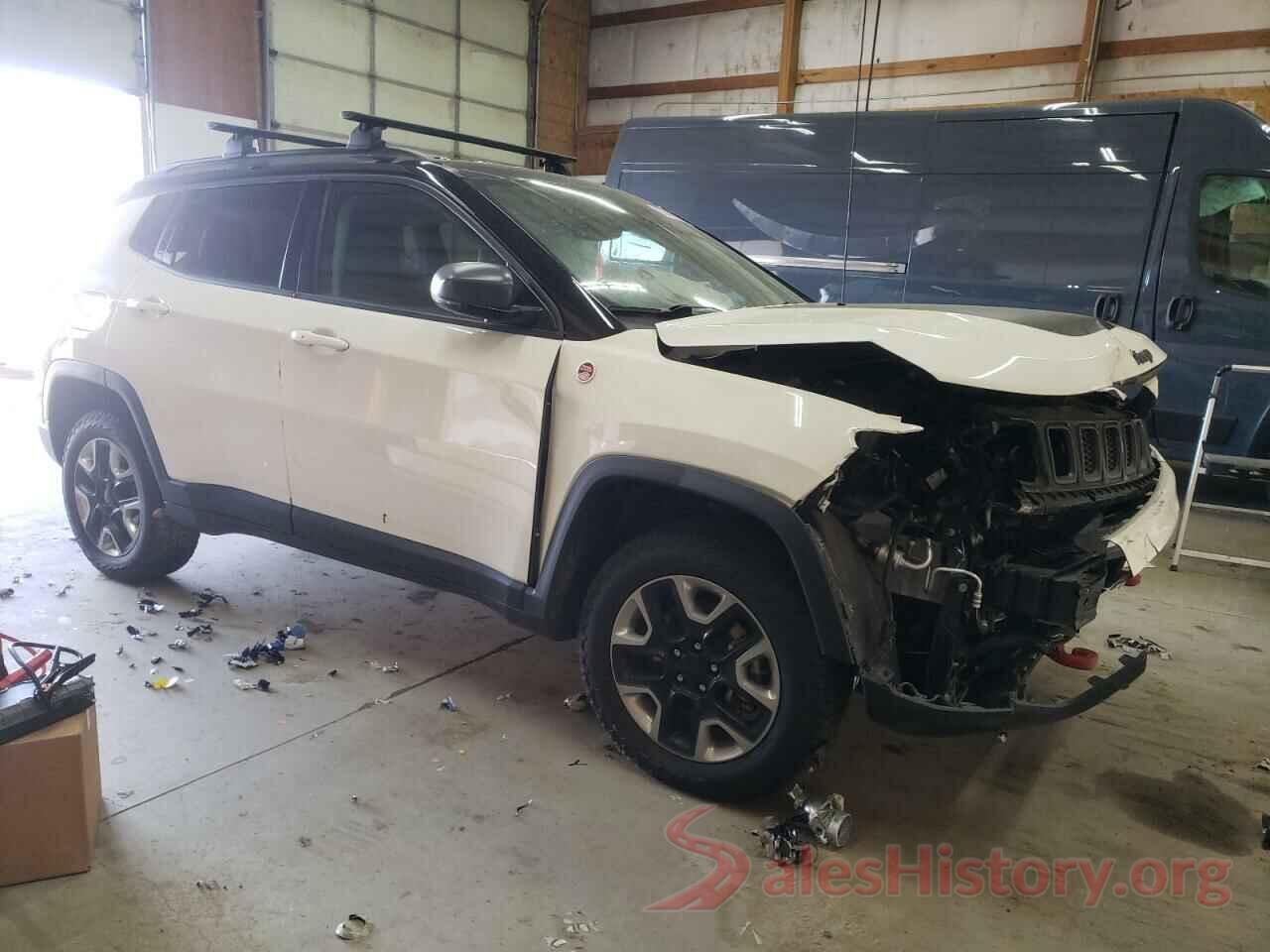 3C4NJDDB0JT135909 2018 JEEP COMPASS