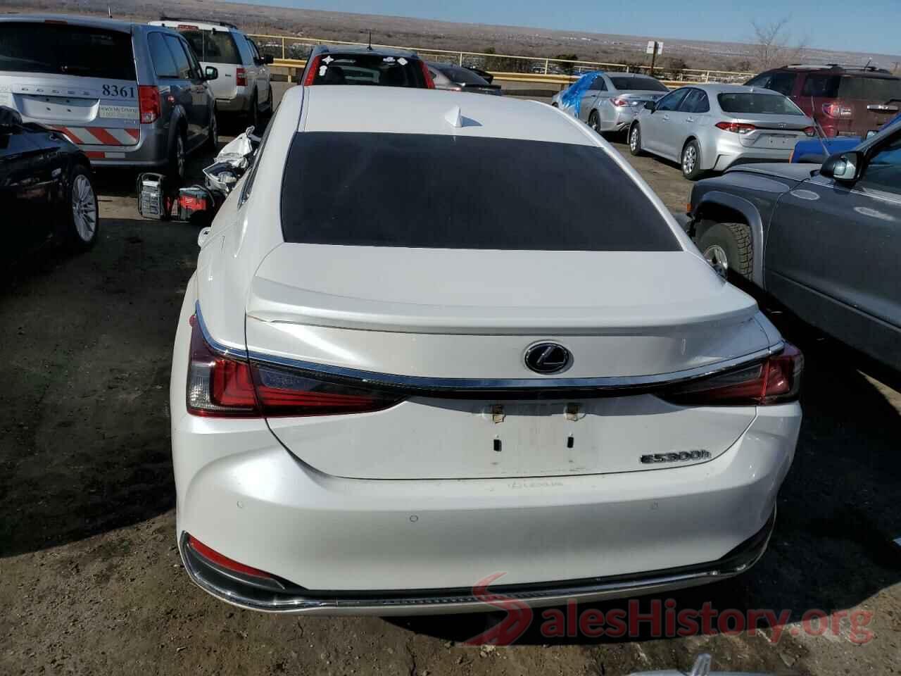 58AB21B1XKU003129 2019 LEXUS ES300