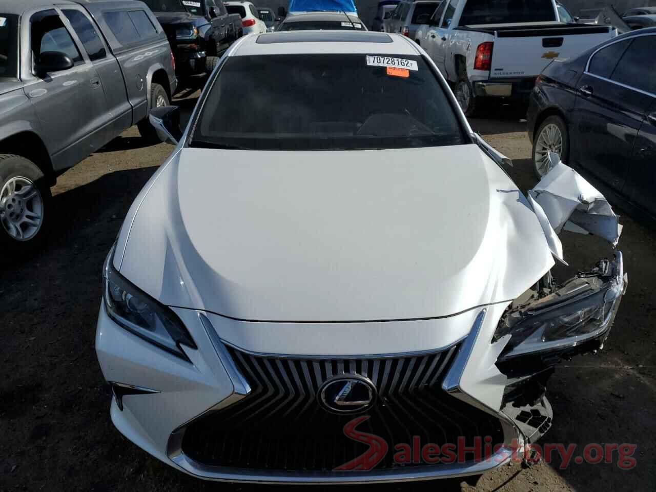 58AB21B1XKU003129 2019 LEXUS ES300