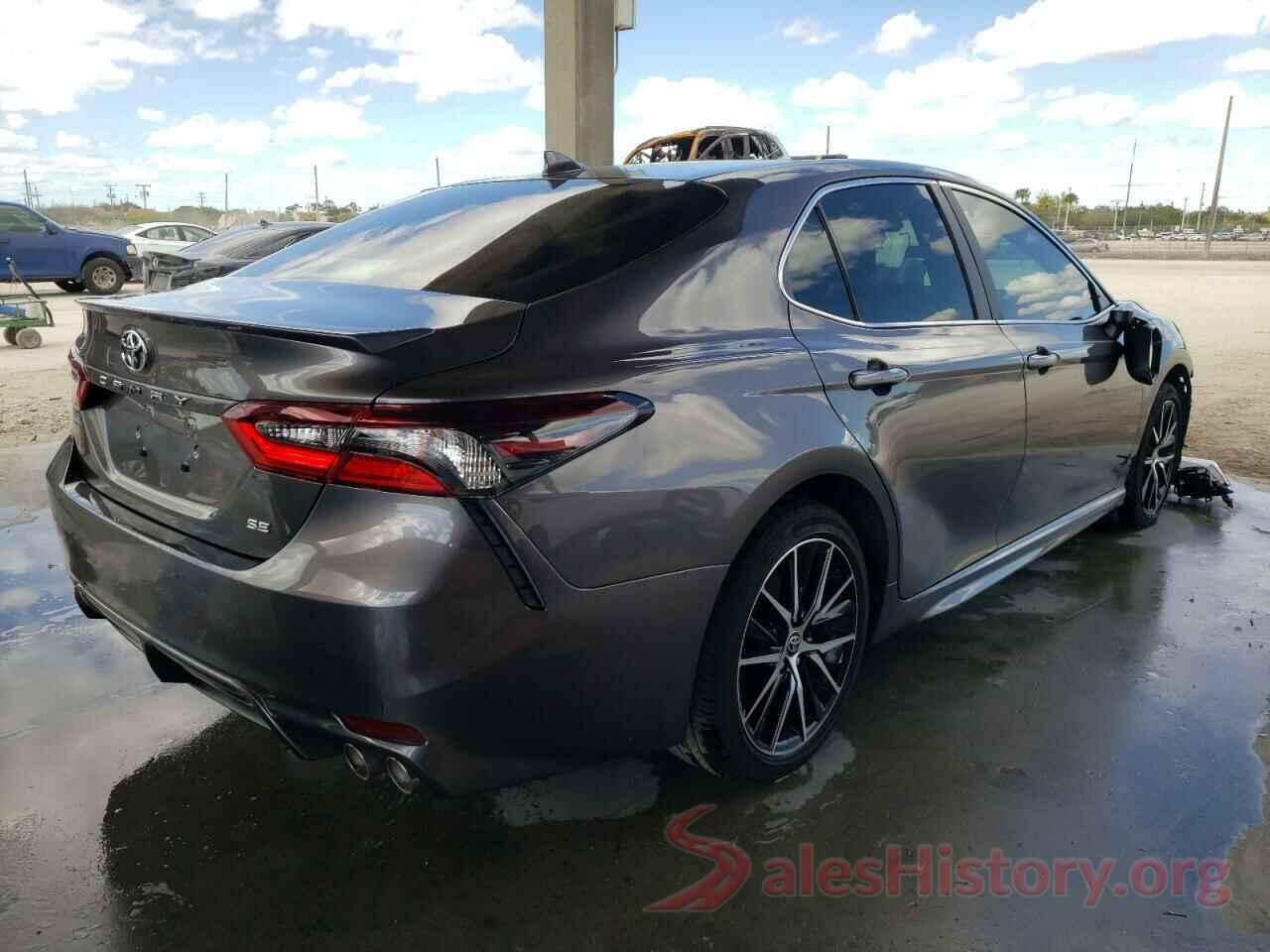 4T1G11AK8MU572266 2021 TOYOTA CAMRY