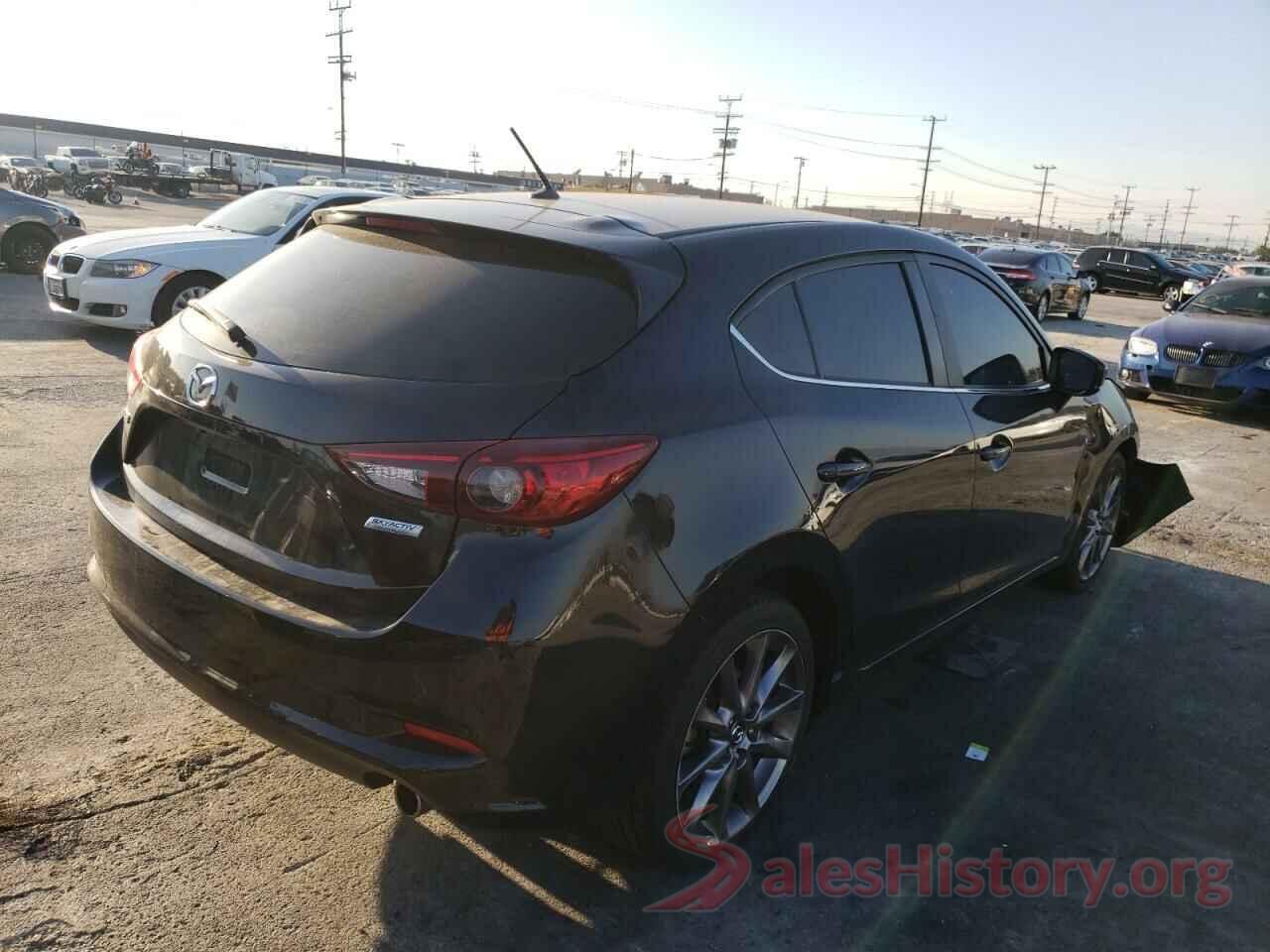 3MZBN1L34JM261634 2018 MAZDA 3