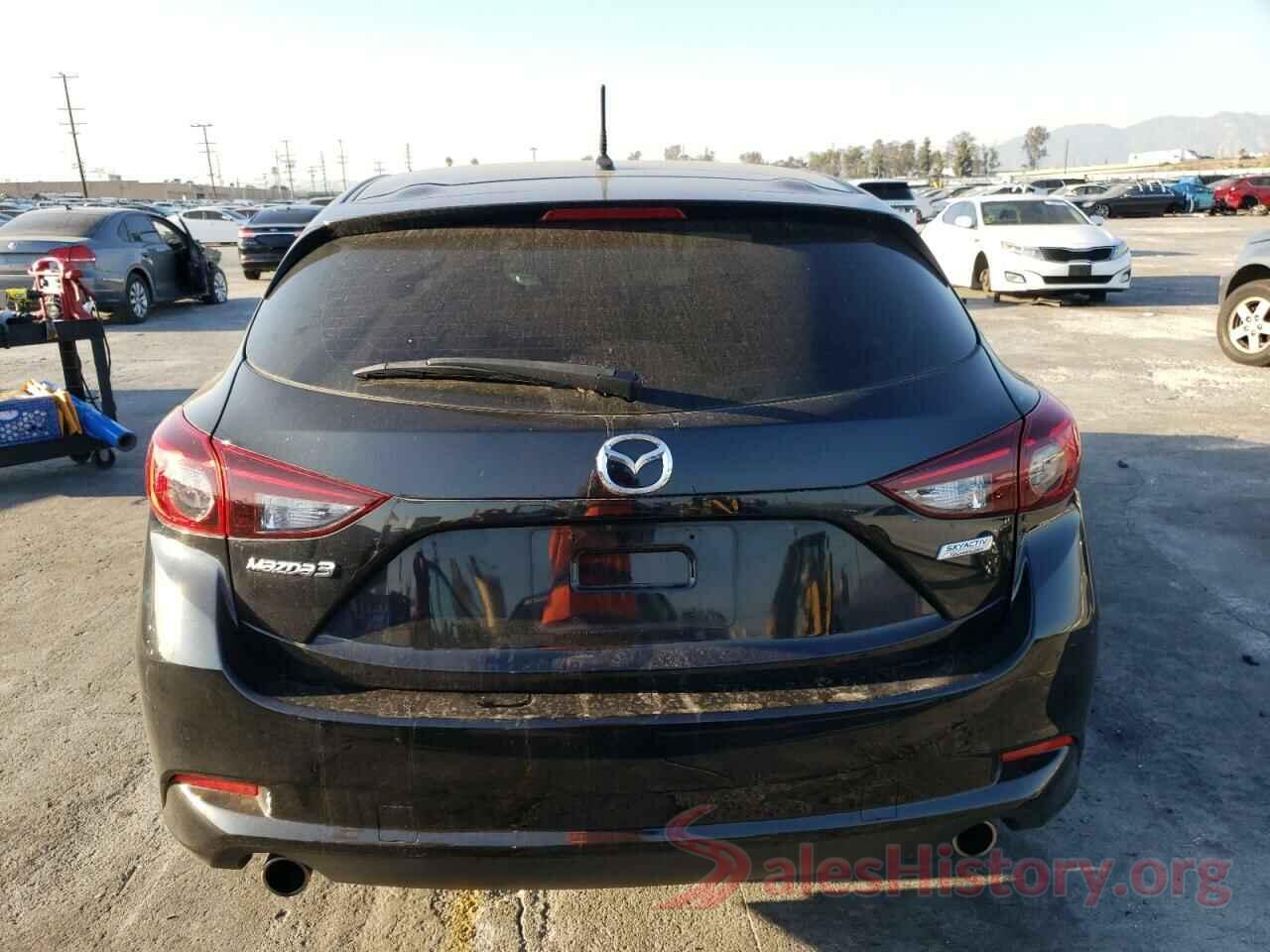 3MZBN1L34JM261634 2018 MAZDA 3