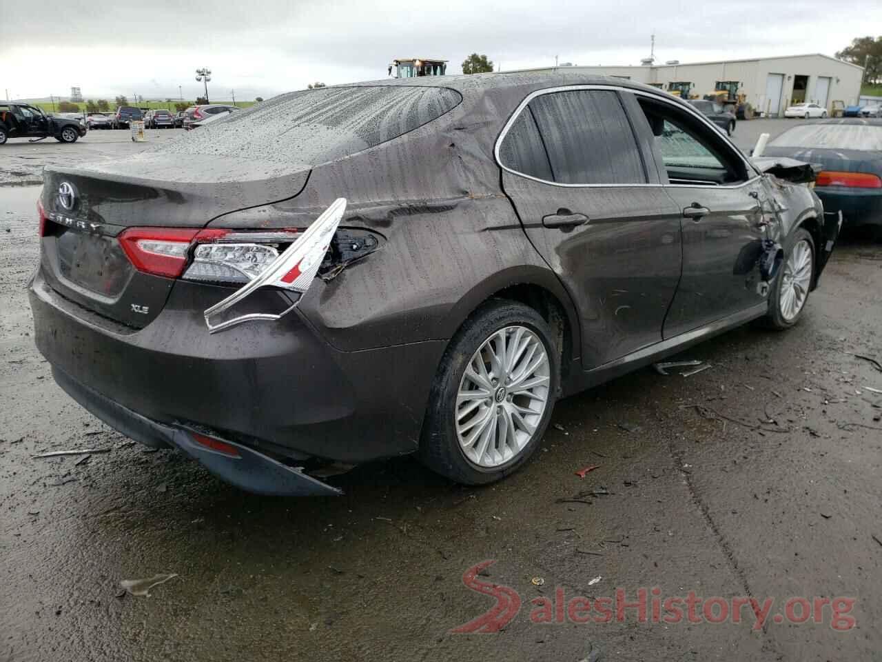 4T1B11HK8JU107370 2018 TOYOTA CAMRY